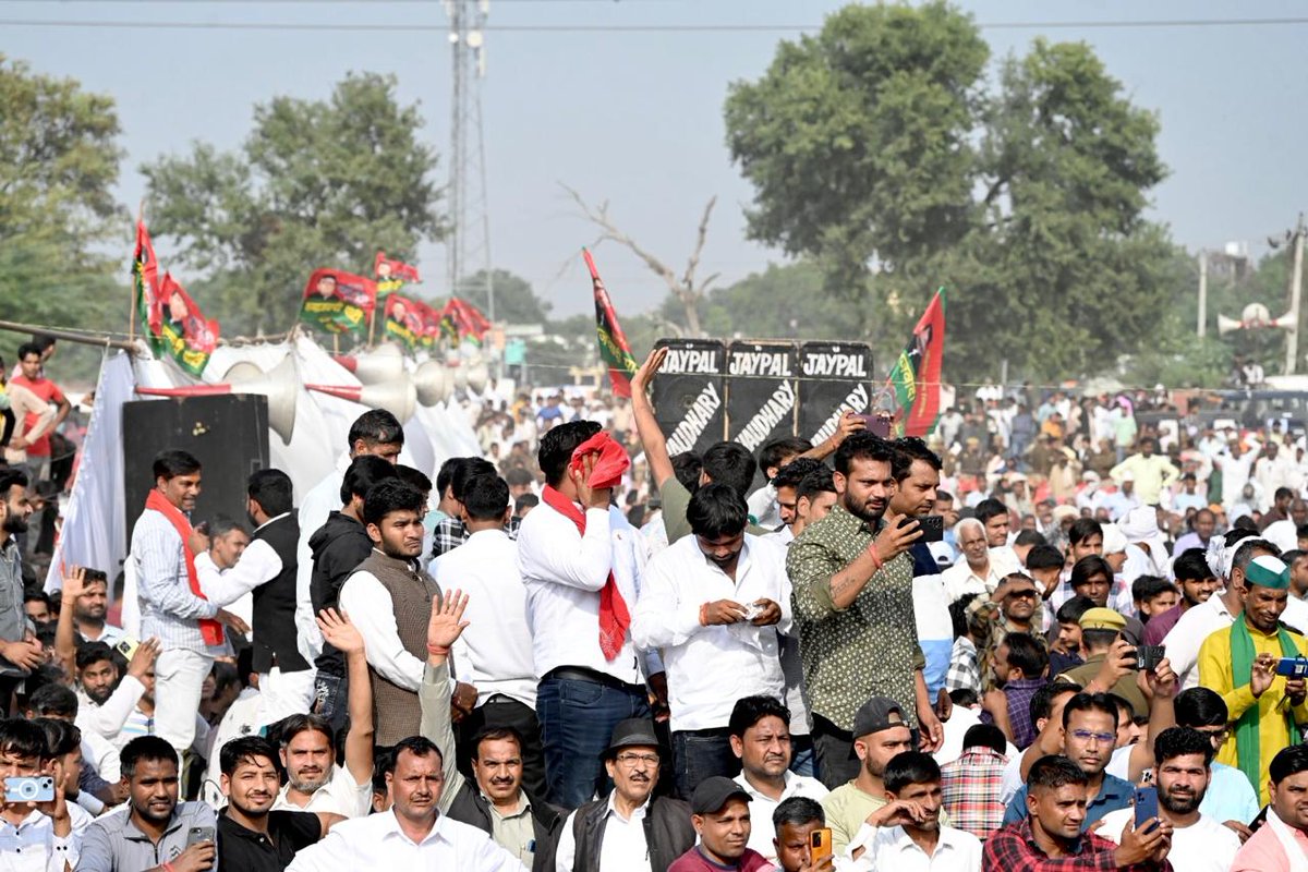 samajwadiparty's tweet photo. माननीय राष्ट्रीय अध्यक्ष श्री अखिलेश यादव जी ने अलीगढ़ की खैर विधानसभा में समाजवादी पार्टी की प्रत्याशी डॉ चारु कैन जी के समर्थन में आयोजित जनसभा को संबोधित किया एवं वोट अपील की।

PDA दे रहा संदेश,
बदलेगा सत्ता का परिवेश। https://t.co/xFNaYJ2v4r