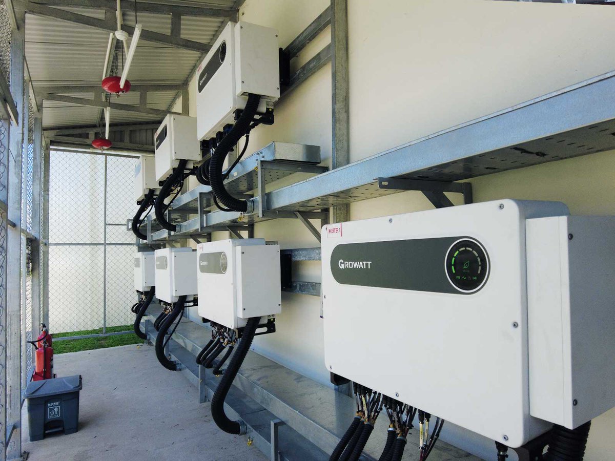 GrowattInverter's tweet image. Powering logistics with sunshine in Vietnam: This 1MWp solar installation at YTL's Logistic warehouse features our MAX 110KTL3-X LV inverters and a Smart Energy Management unit that ensures zero-export functionality: en.growatt.com/products/max-1… #SolarLogistics #CleanEnergy