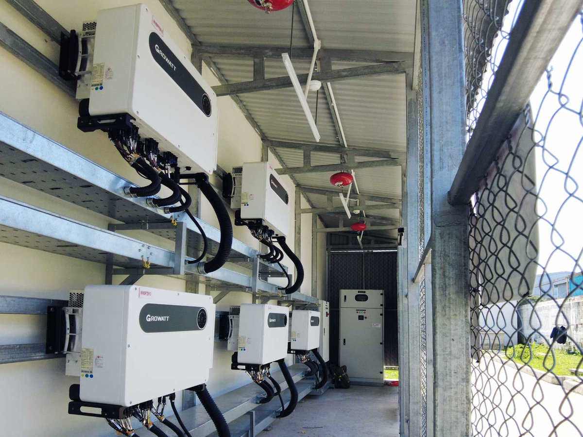 GrowattInverter's tweet image. Powering logistics with sunshine in Vietnam: This 1MWp solar installation at YTL's Logistic warehouse features our MAX 110KTL3-X LV inverters and a Smart Energy Management unit that ensures zero-export functionality: en.growatt.com/products/max-1… #SolarLogistics #CleanEnergy