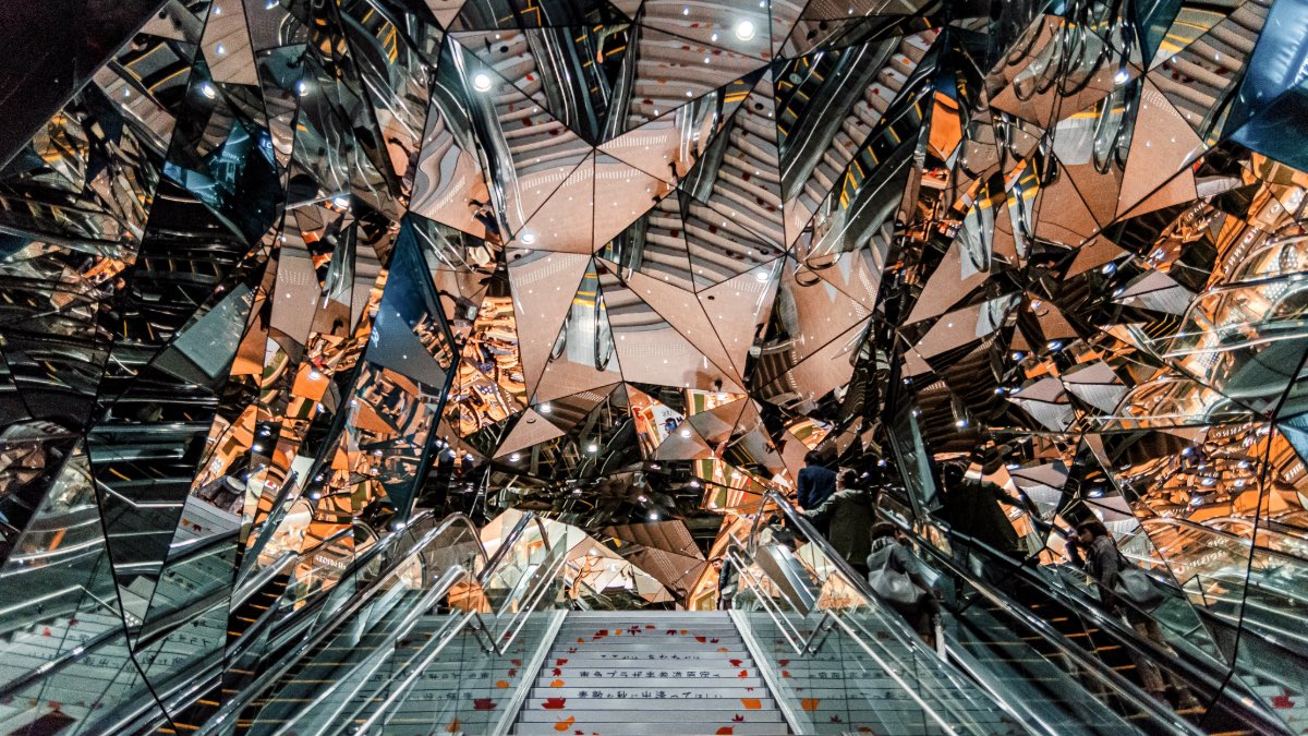 localviewjapan's tweet photo. Taking a smooth ride down the escalator at Tokyo Plaza!
This place is a fashion lover's paradise.
Can't get enough of the energy here!
📍 4-30-3 Jingumae, Shibuya-ku, Tokyo 150-0001, Japan
#tokyo #localviewjapan #harajuku #omotesando https://t.co/2dFGQ44aBG