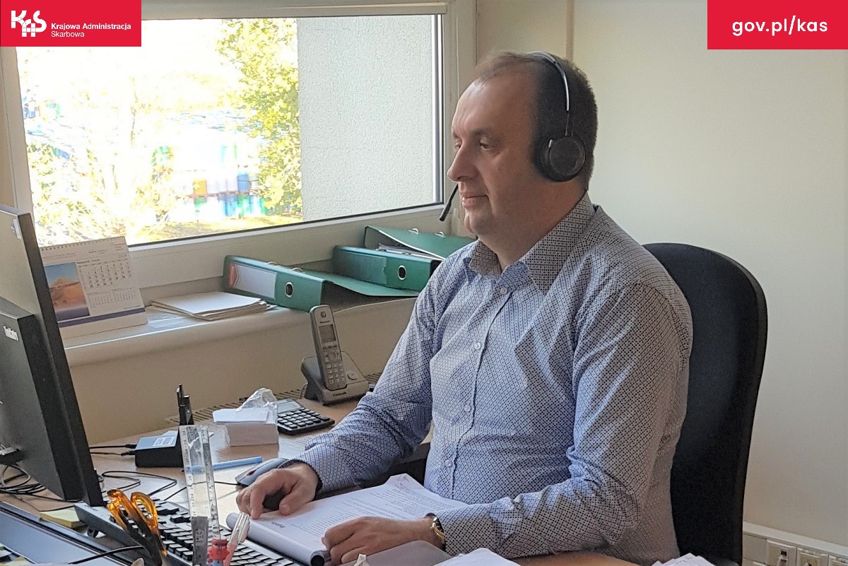 KAS_Rzeszow's tweet photo. 📢Czy wiesz, że na #InfoliniaKAS każdy podatnik po uwierzytelnieniu kodem #telePIN może uzyskać informacje w swoich sprawach podatkowych, objętych tajemnicą skarbową? Kod #telePIN samodzielnie można ustawić po zalogowaniu się do #TwójeUS na stronie https://t.co/c7AC9H5arm . https://t.co/eUdEModEao