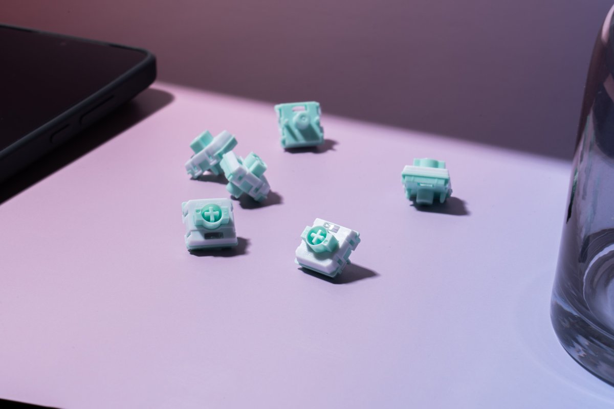 GATERONOfficial's tweet photo. Low profile Magnetic Pro Switch with Full POM version is here now, light as feather and thin as wing. Ready to float through your keypresses with ease?🤩

🛒https://t.co/dwzDEEmcxU

#gateron #lowprofileswitch #magnetickeyboard #gamingkeyboard
#keyboard #keyboardswitches https://t.co/3hatows8O9