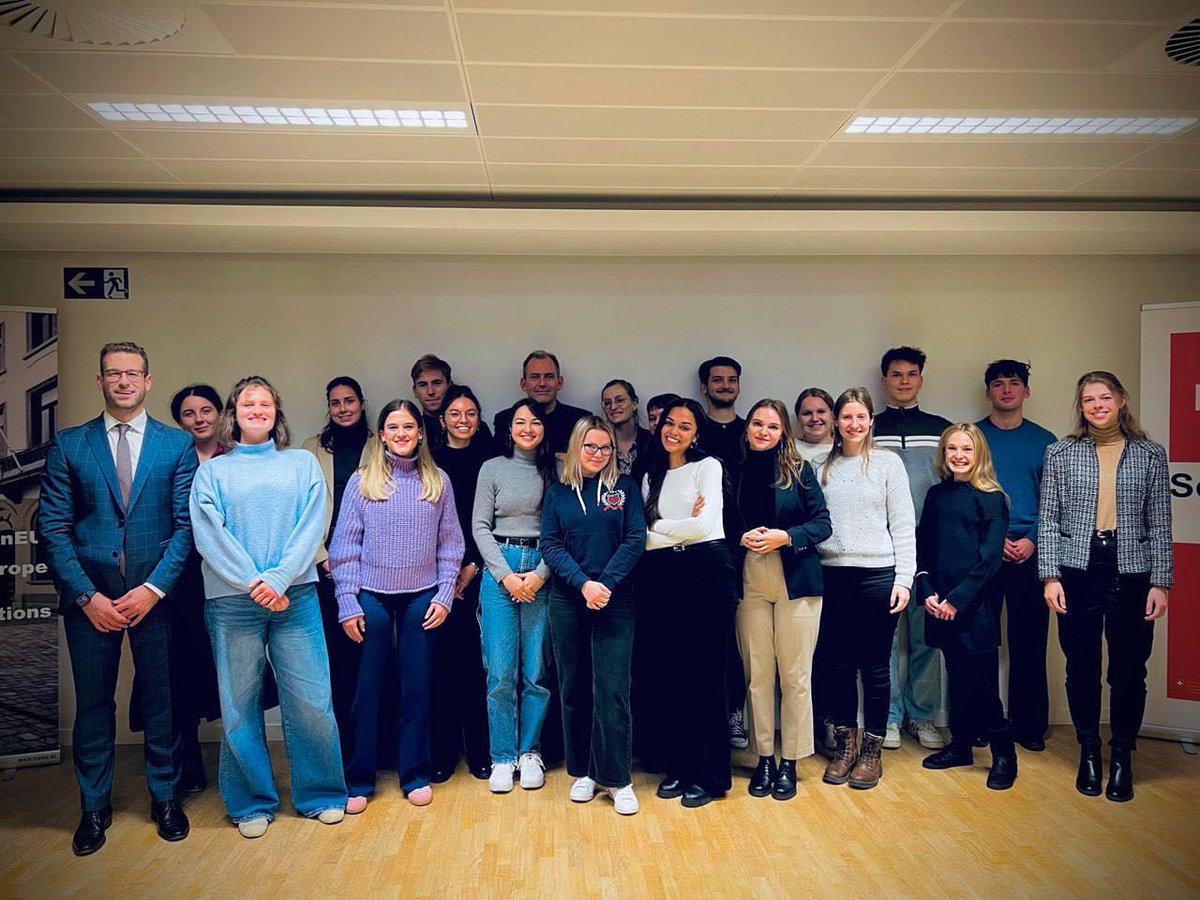 Es war uns eine Freude, diese Woche Studierende der Rechtswissenschaftlichen Fakultät der <a href="/unifr/">Uni Fribourg</a> in Brüssel begrüssen zu dürfen. Ein interessanter Austausch zu #SwissEUrelations &amp; des Rechts der bilateralen Beziehungen🇨🇭🇪🇺