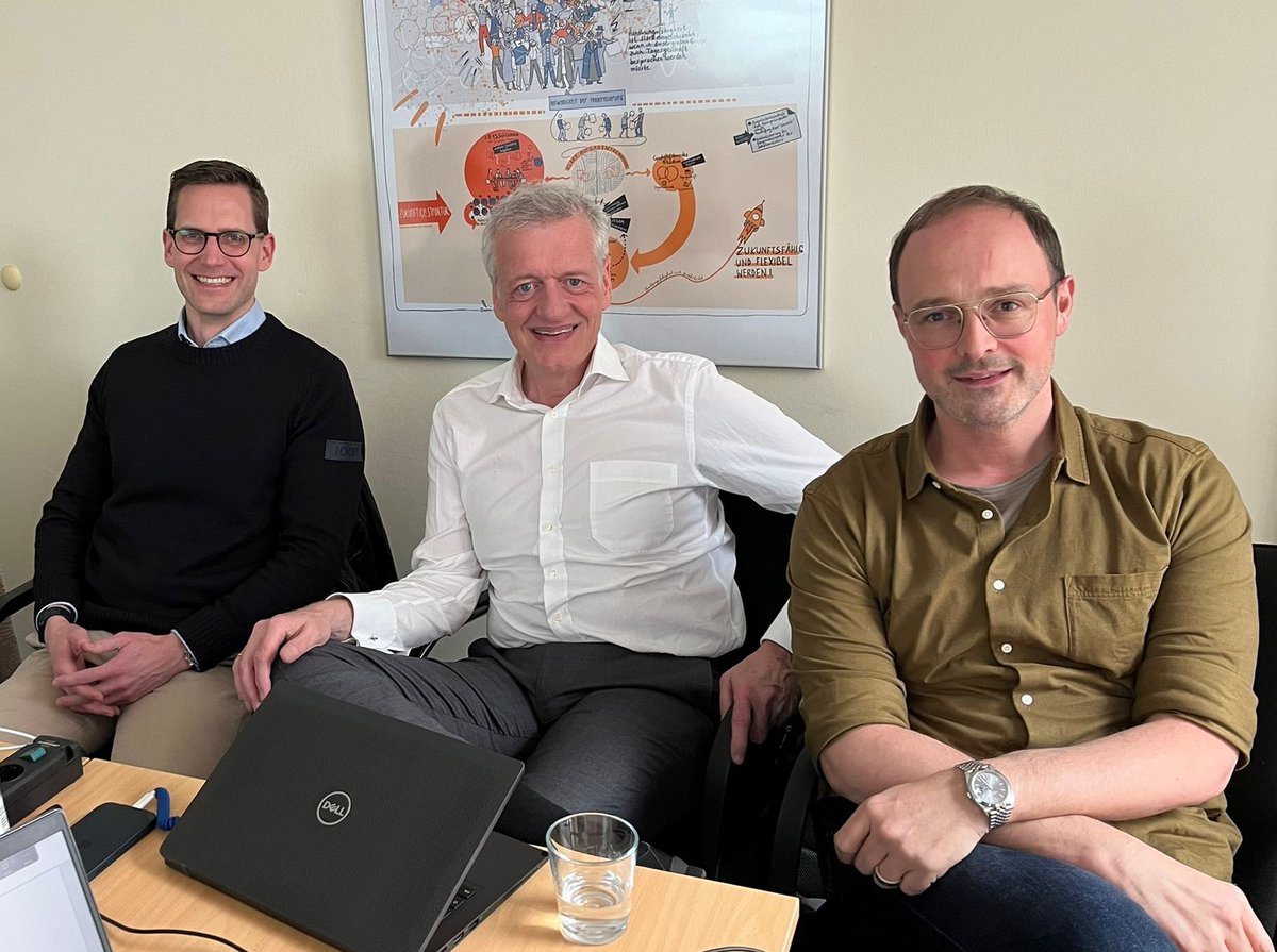 Jahresende = Zeit für Rück- und Ausblicke: So auch gestern beim Stiftungsvorstand (hier Teile davon) der #DESAM unter Leitung von Prof. <a href="/Ferd_Gerlach/">Ferdinand Gerlach</a>. Wir haben den Nachwuchs in der #Allgemeinmedizin intensiv gefördert - und haben für 2025 große Pläne. Man darf gespannt sein...