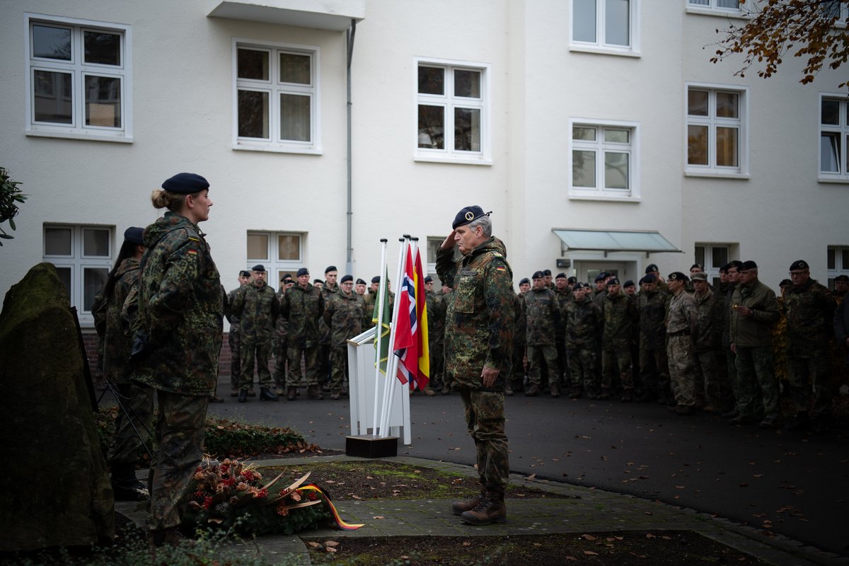 Ahead of Volkstrauertag’s 100th anniversary, we gathered today to honor those who served and lost their lives in 1GNC. 🌹 We stood in reflection, remembering their sacrifices and reaffirming the importance of peace.
#Volkstrauertag #RemembranceDay