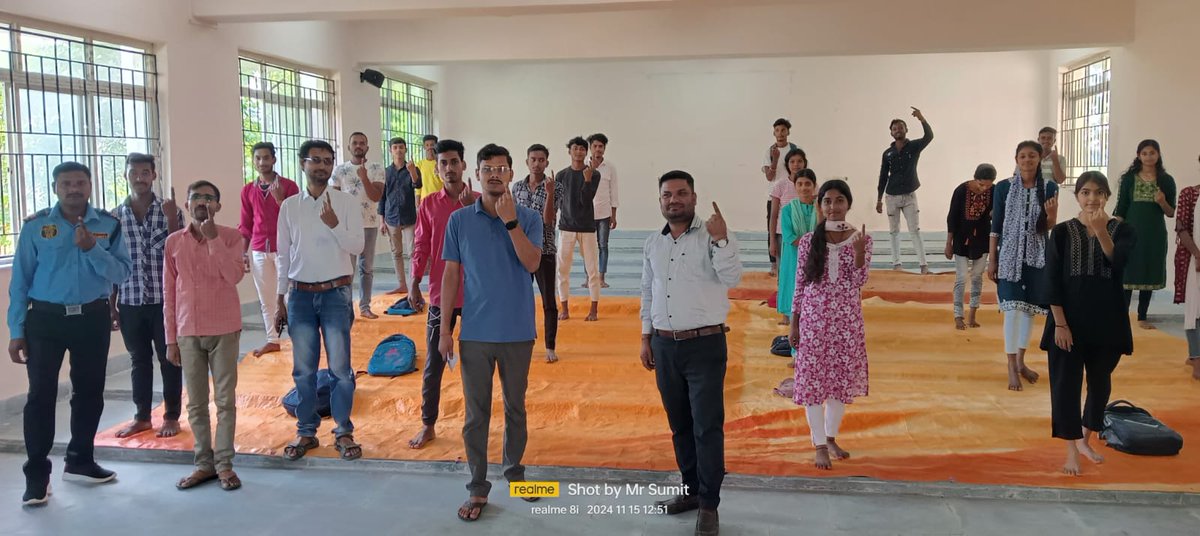 DEOSahibganj's tweet image. मॉडल कॉलेज राजमहल में मतदान जागरूकता कार्यक्रम!
क्विज, शपथ ग्रहण और संगोष्ठी के माध्यम से छात्रों ने मतदान के महत्व को समझा और उत्साहपूर्वक भाग लिया।
मतदान से लोकतंत्र को मजबूत बनाएं!
#VoteDeneChalo #MatdaanMahotsav