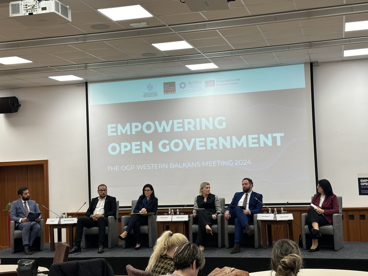 NDIgov's tweet image. Speakers share mechanisms to strengthen civic participation and bring #parliaments closer to the people such as through live plenary sessions in🇲🇰, e-petitions in 🇲🇪, youth consultations in 🇦🇱 & multi-stakeholder dialogues through the Forum for Parliamentary #Transparency in 🇽🇰.