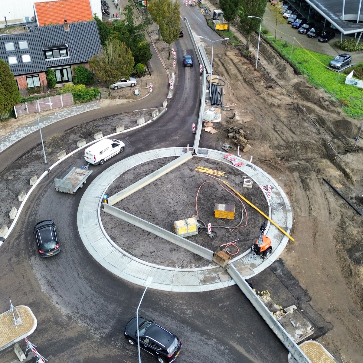 𝐋𝐞𝐭 𝐨𝐩: maandag 18 nov. 7.00 uur tot dinsdag 19 nov. 23.59 uur is een deel van de Rijksweg Limmen 2 dagen dicht voor alle verkeer. Er wordt op verschillende plekken geasfalteerd. Alle verkeer moeten omrijden. Omleidingsroutes staan aangegeven. Castricum.nl/rijksweg