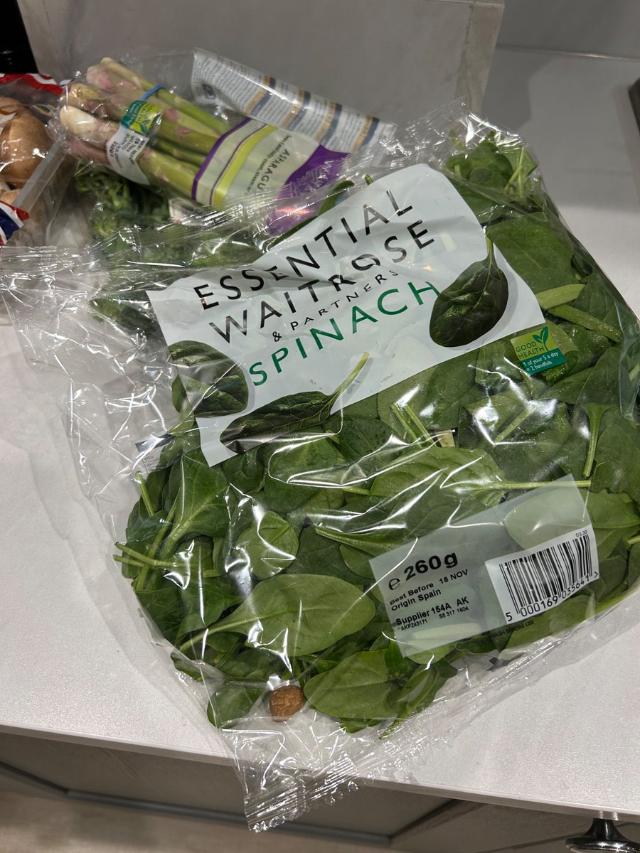 maryrsnelling's tweet photo. @waitrose why do i have a stone in my spinach!! https://t.co/6KJHSJoL8J