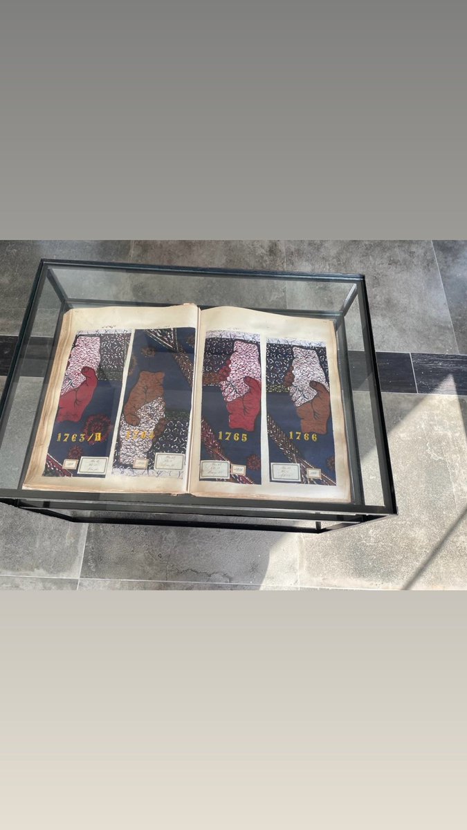 La galerie Atiss Dakar nous exhume  les archives du 19ème siècle compilant les premiers wax, en provenance d’Indonésie . À voir absolument!  « Archives, Know how, savoirs faire » @biennale_de_dakar_officiel
À voir absolument!