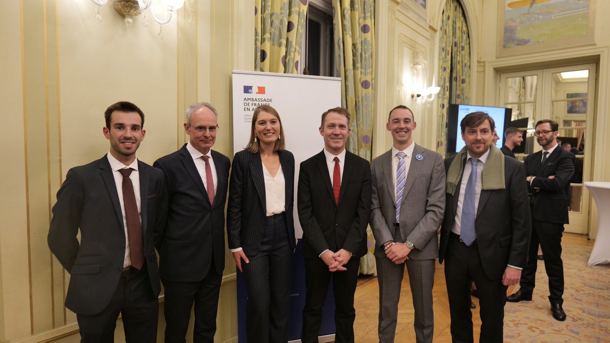 France_Autriche's tweet photo. Die 🇫🇷 Botschaft ist stolz auf den Empfang des Clubs V.I.E Autriche anlässlich seines 10-jährigen Bestehens. Die Volontariate VIE (Unternehmen) und VIA (Verwaltung) sind in dreierlei Hinsicht gewinnbringend: Gewinn für das Unternehmen; für den „VIE“ und für die 🇫🇷-🇦🇹-Beziehungen. https://t.co/IveOnUR6WO