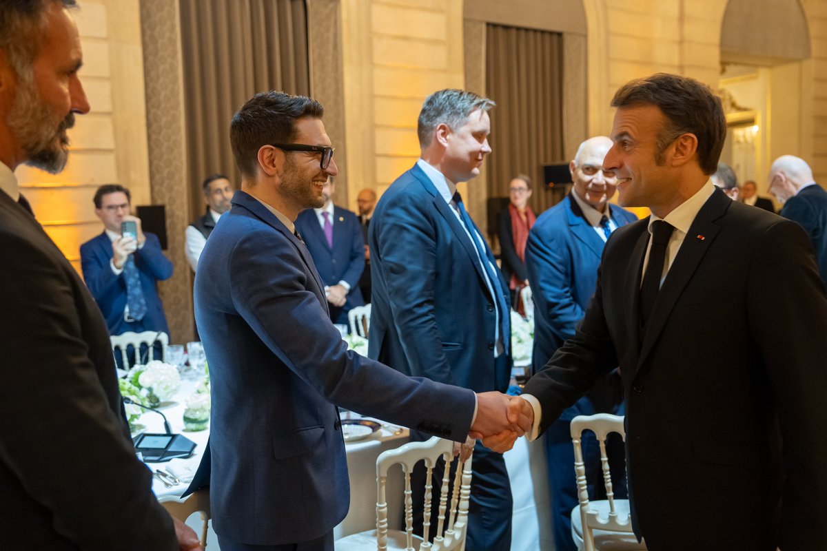 tvlofficiel's tweet photo. 👉 Le fils de George Soros, Alexander, a été reçu à l’Élysée par Emmanuel Macron et très attentivement écouté. https://t.co/4GBzXdUEhU