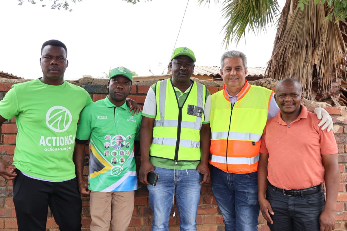 ActionSA_GP's tweet photo. ActionSA activists, led by Tshwane Regional Chair, Jackie Mathabathe, have joined #ReaSpana campaign to ensure effective intervention to service delivery in the city lies
#ActionLoading
#LetsFixTshwane https://t.co/r72D1PJRlu