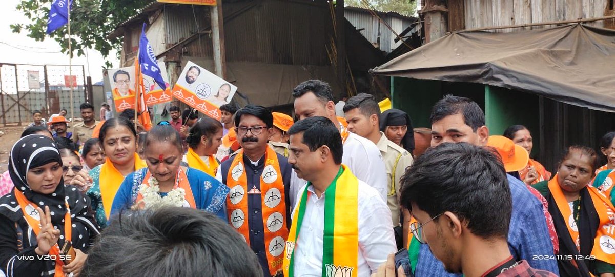 Nitinbankar259's tweet photo. भायखळा विधानसभेच्या महायुतीच्या लोकप्रिय उमेदवार सौ.⁦@YaminiYJadhav⁩ ताई यांच्या सोबत प्रभाग क्रं.२०९ मध्ये प्रचार केला.⁦@iYashwantJadhav⁩ ⁦@Dev_Fadnavis⁩ ⁦@BJP4Maharashtra⁩ ⁦@BJP4Mumbai⁩ ⁦@ShelarAshish⁩ https://t.co/TPJVwzkn23