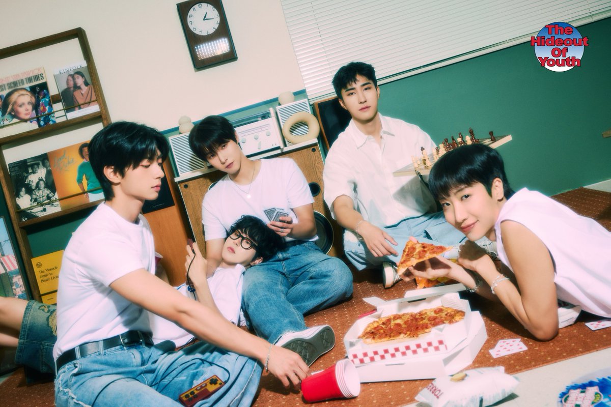 [#ONEWE]

원위(ONEWE) 2025
SEASON’S GREETINGS
[THE HIDEOUT OF YOUTH]

🍃 CONCEPT PHOTO 🍃

#원위 #시즌그리팅
#THE_HIDEOUT_OF_YOUTH