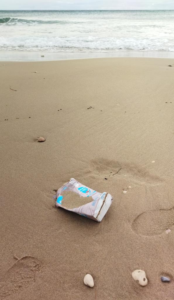 JoseLuisSTAP's tweet image. Molt enfadats ara amb @Mercadona i #JoanRoig per la insensibilitat amb treballadors i treballadores durant la #DANA, però cada dia s'apropia en plà prepotent i abusador de les ciutats.

Tampoc és fa responsable dels #envasos que produeix (com diu la Llei) i acaben a la #natura.