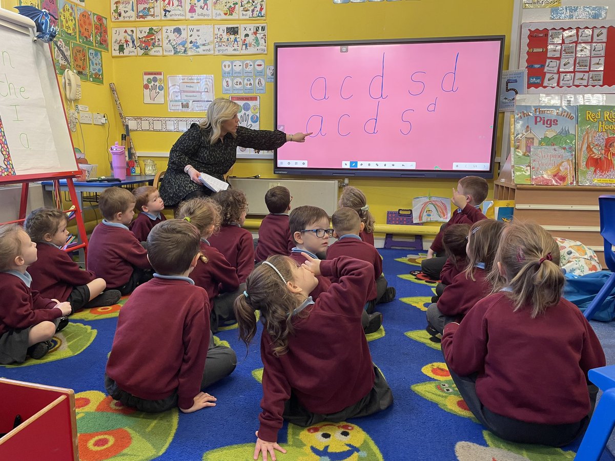 CPSBALLYMONEY's tweet image. Year 1 getting the most from our new smart screens. Thanks to our wonderful PTA we have brand new smart screens in every room. We are so grateful.