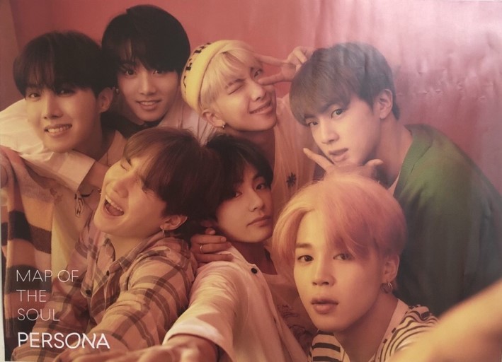 OGkH2DnahLSYVYT's tweet photo. 방탄소년단(bts) 페르소나 앨범 양도 

앨범 4장+포스터 4장+엽서4장+특전 

20,000 

https://t.co/BnNviWrgiK 

3호선 홍제역에서 직거래도 가능합니다 

카톡이나 디엠 주세요 

#방탄소년단 #bts #공식 #양도 #한정 #페르소나 #앨범 #포스터 #세트 https://t.co/MADmrOF9Bs