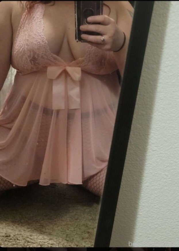 GODDESSA_va's tweet photo. You should be in my Dm begging with your tribute 🐶🗑 https://t.co/dKKlc37W0Q