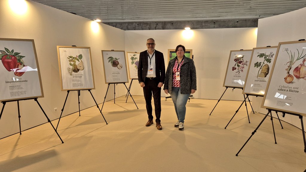 CCBierzo's tweet photo. 📍 El presidente, @OlegarioRamon, y la consejera de @turismobierzo, Cristina Pérez, ya están en @arpaturismo  para participar en el acto inaugural.

🌟 Mañana, a las 19:30 h, presentaremos oficialmente nuestra campaña "Saborea el #Bierzo". ¡No te lo pierdas! 🍇🍷 https://t.co/d17BldFL9Q