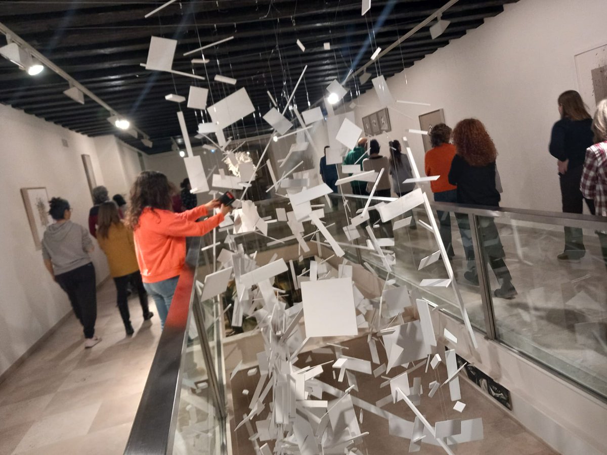 Ayer terminó el curso de COLOR en el <a href="/MEstebanVicente/">MuseoEstebanVicente</a>. ¡Los colores, el blanco y el negro, nos transportaron a un mundo lleno de inspiración, asombro e impresión!🎨🌈