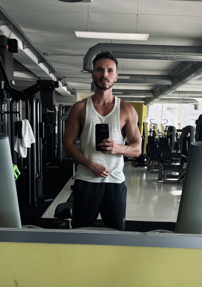 SebNutritionist's tweet photo. When building your dream body, be smart with your strategy:

• Go hard when training (100% focus)
• Slow down to prevent injuries

• Analyze the risk involved when increasing weights
• Find the unique system that's getting you consistent results https://t.co/zeCwRQg025