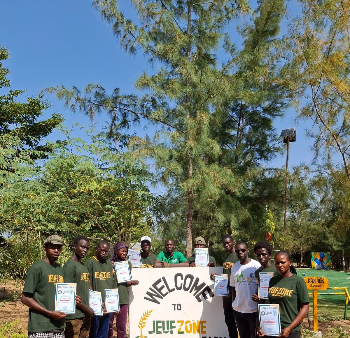 FAOSenegal's tweet photo. Formation intensive sur les fermes de JeufZone avec la @FAO : les participants ont appris des pratiques agroécologiques concrètes et des compétences pour développer des projets agricoles durables. 🌱
#Agroécologie #RIPOSTES https://t.co/qR6XVBUn37