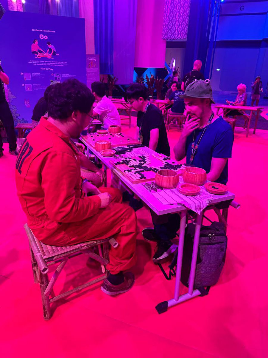 IMFCrypto's tweet image. Chief Economist and Head Quant of the $IMF is undisputed champion of chess at #Devcon2024 (6-0). 

Got bored so learned GO on wikipedia and mogged that too. 

Which game should he play next?