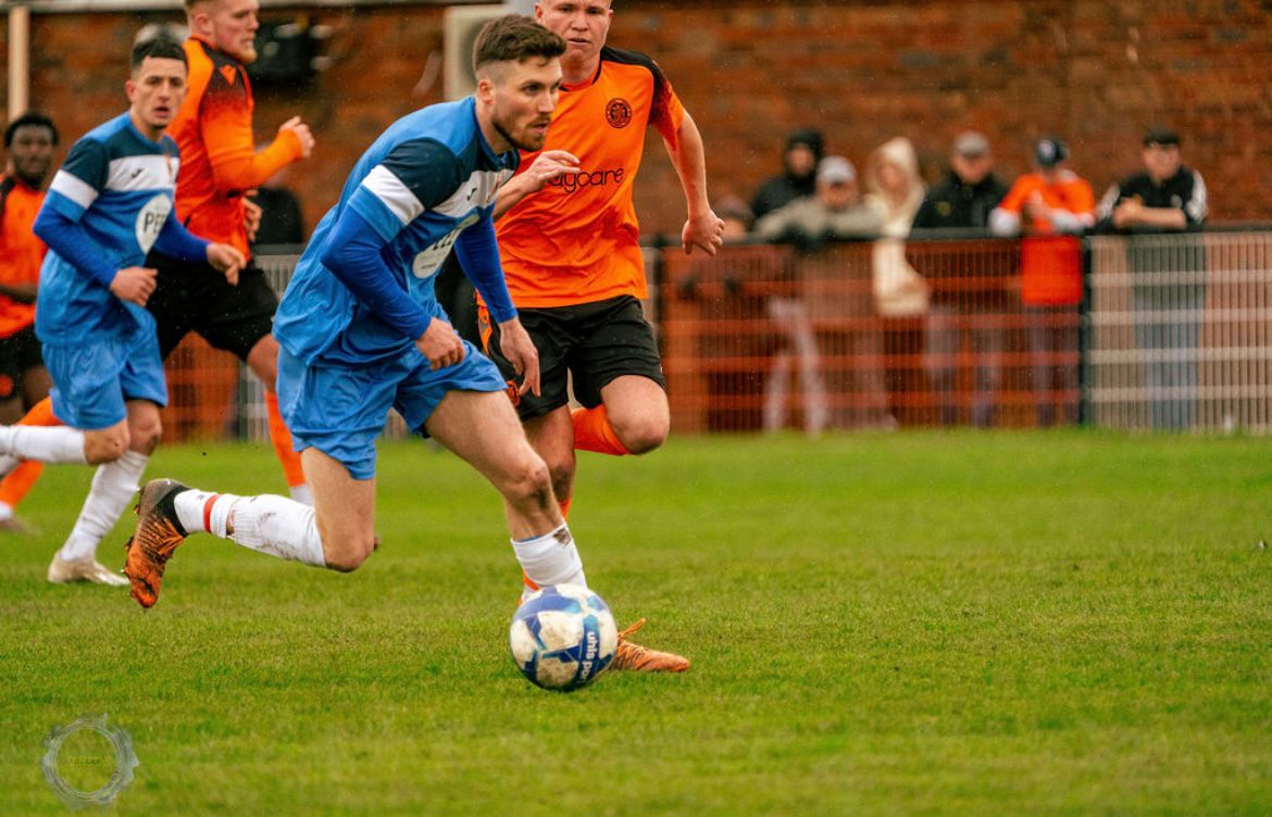 💛NEW SIGNING💚

We are delighted to announce the signing of winger Ronan Sheehan, previously with Sutton United and most recently Walsall Wood. The pacey winger is a massive addition to the squad and is available for tomorrow's game against Littleton. 

Welcome Ronan! 💛💚