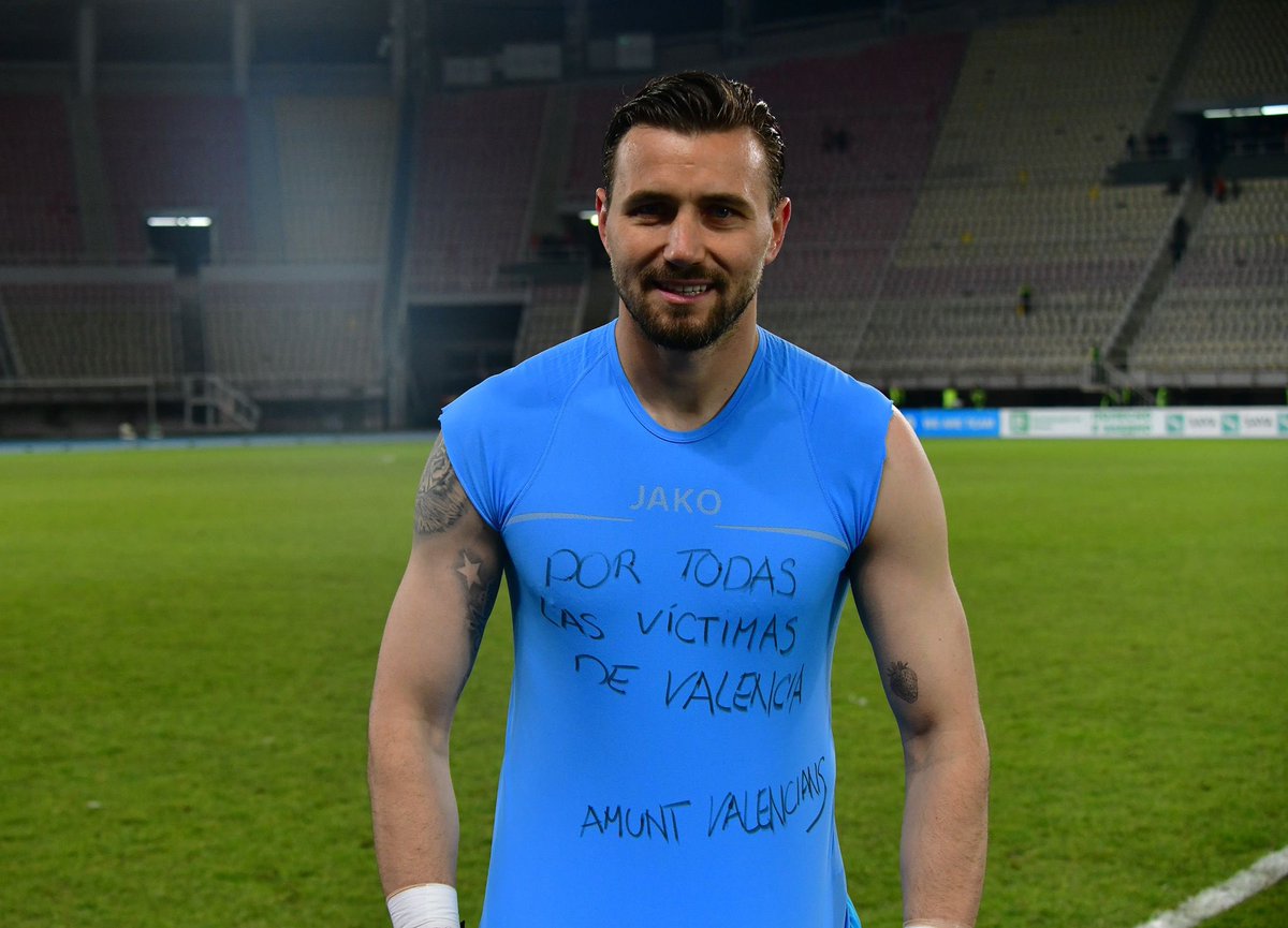Dimitrievski1's tweet image. Desde Macedonia… FELIZ VIERNES VALENCIA!!!! #AmuntValencians ❤️❤️❤️ #Dana #Valencia 💪🏼