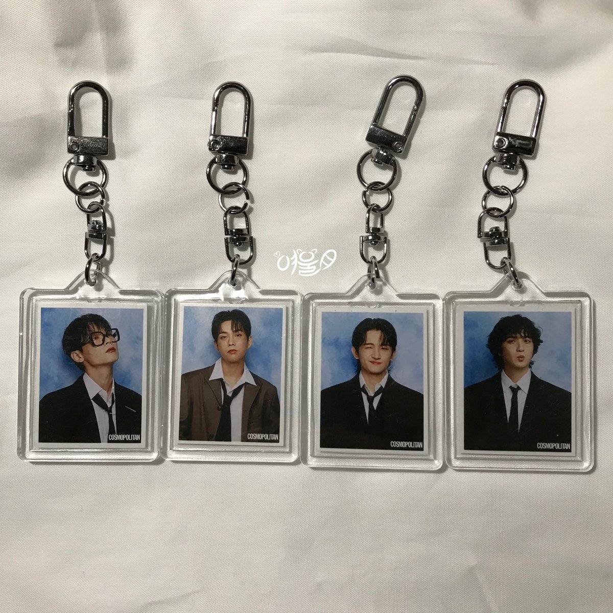 #루시 #라이브온 #RT

라이브온에서 군번줄 키링과 코스모폴리탄 증사 키링 소량 나눔합니다!

유인나눔으로 진행하고 착장은 당일 공지하겠습니다-!

* 수량이 생각보다 적은 점 참고바랍니다