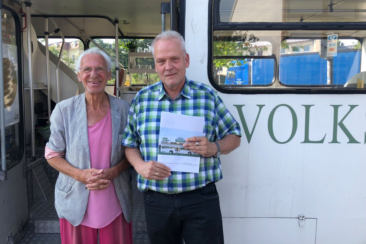 #Bericht 2 - OMNIBUS Tour 2024:
Immer wieder haben wir auch den Bürgermeister vor Ort kennengelernt. Die Stadtoberhäupter, die uns besuchten, fielen besonders durch ihre Parteilosigkeit und ihren Mut auf. Sie sind lebendiges Beispiel dafür, wie viel ein Einzelner verändern kann.