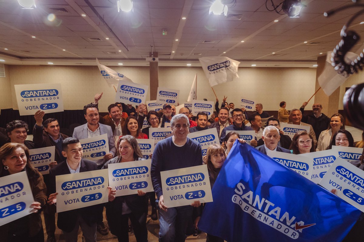 ale_santanat's tweet photo. El mundo político de #PuertoMontt y la provincia de #Llanquihue nos expresó su apoyo de cara a esta segunda vuelta por la #GobernaciónRegional de #LosLagos. Seguimos sumando respaldo para el 24 de noviembre, porque la #experiencia es fundamental para que desarrollemos la región, con seguridad, crecimiento económico, empleo, salud y educación. Z-5.