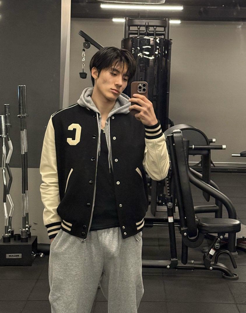 eric showing us his dick print is still crazyyyy to me