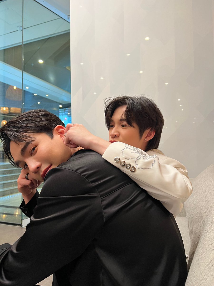 nakanisnakan's tweet photo. มาทำงานจริงๆค่ะ 👀 #TwoWorldsInBrazil https://t.co/clGfn9vO7d