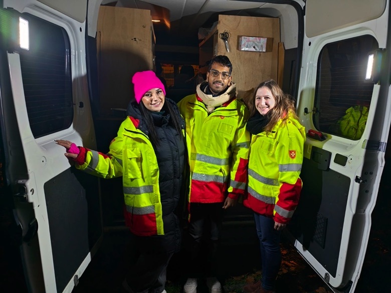 clgsaintandre's tweet photo. 🙏 Merci aux élèves du BTS pour leur participation aux maraudes en compagnie de l'Ordre de Malte. Apporter de la chaleur et des repas aux plus démunis donnent du sens à la notion de solidarité. https://t.co/znDj4SOIpa