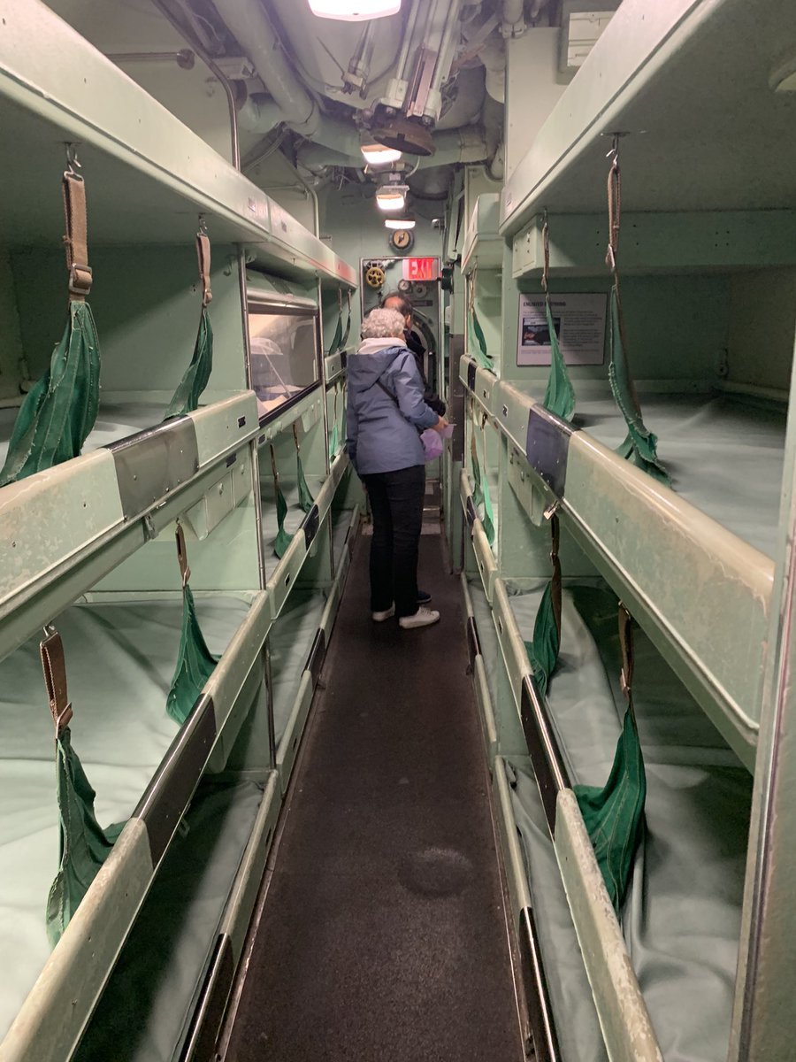OFFOFFNYTOURS's tweet photo. イントレピッド空母の横には潜水艦もあり、入場できます。 https://t.co/vX59Vz2Axr