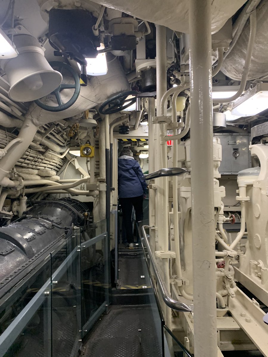 OFFOFFNYTOURS's tweet photo. イントレピッド空母の横には潜水艦もあり、入場できます。 https://t.co/vX59Vz2Axr