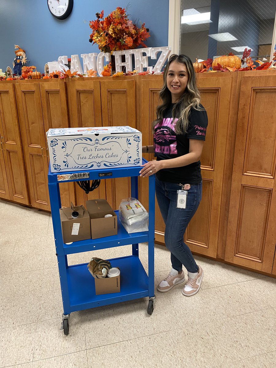 Chilly morning is a great reason to treat our awesome staff to some pan dulce &amp; coffee🥐☕️ <a href="/MrsCMontoya/">Claudia Montoya-Barba</a>
