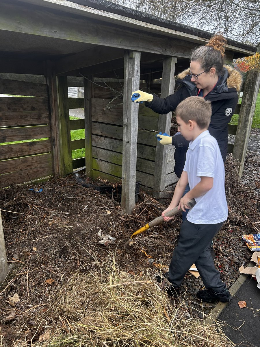Our lovely parent volunteer has helped us sort out our compost heap. Can’t wait to make our own compost for planting in the spring. 🌱 @GoytreFawr <a href="/EcoSchoolsWales/">Eco-Schools Wales</a>