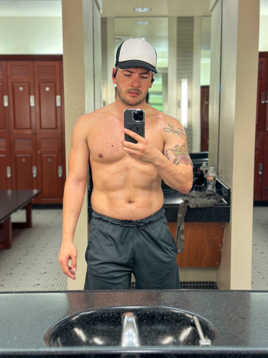 WillyRowell's tweet photo. Gym is done 💪🏼 https://t.co/1xKHTTgC9A