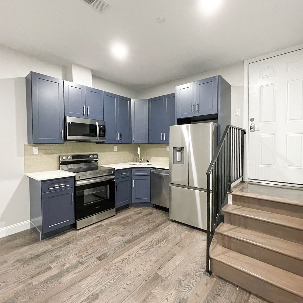 WoodConcept_001's tweet photo. Dive into a kitchen that feels like a breath of fresh ocean air! 🌊💙Could you see yourself cooking in this coastal oasis?
#WoodConcept #ElementOcean #ShakerStyle #BlueCabinetry https://t.co/j3DjtW4VWq