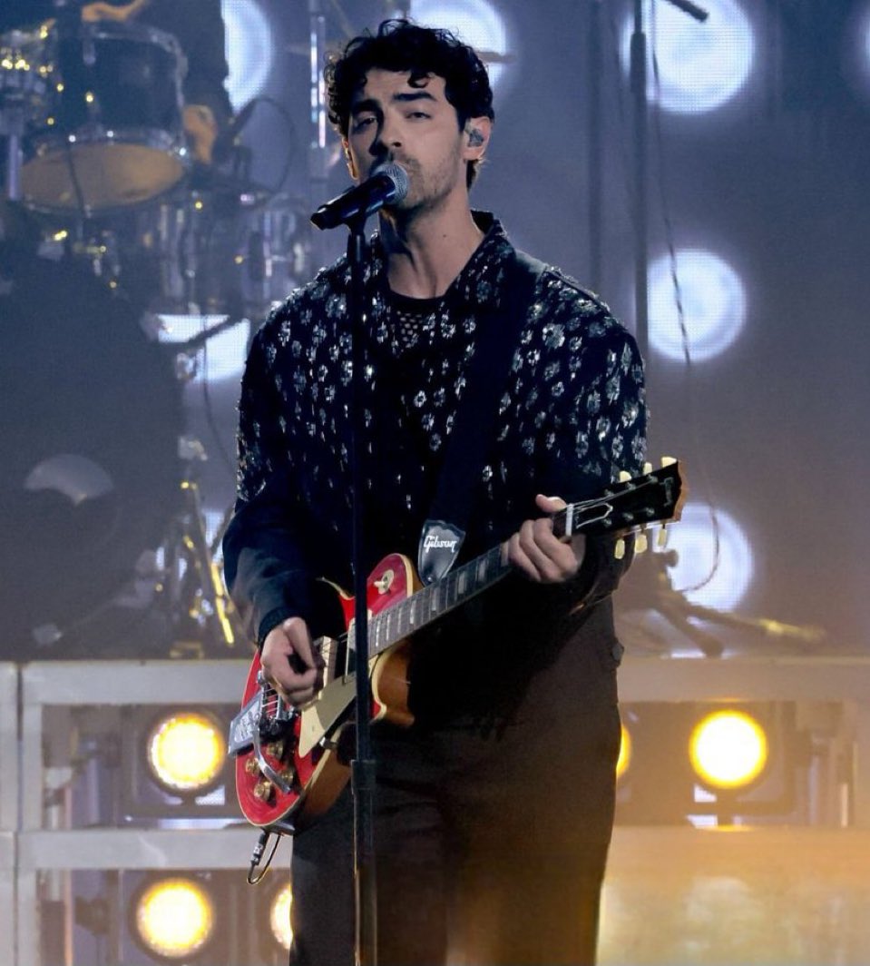 Joe with an electric guitar omfg