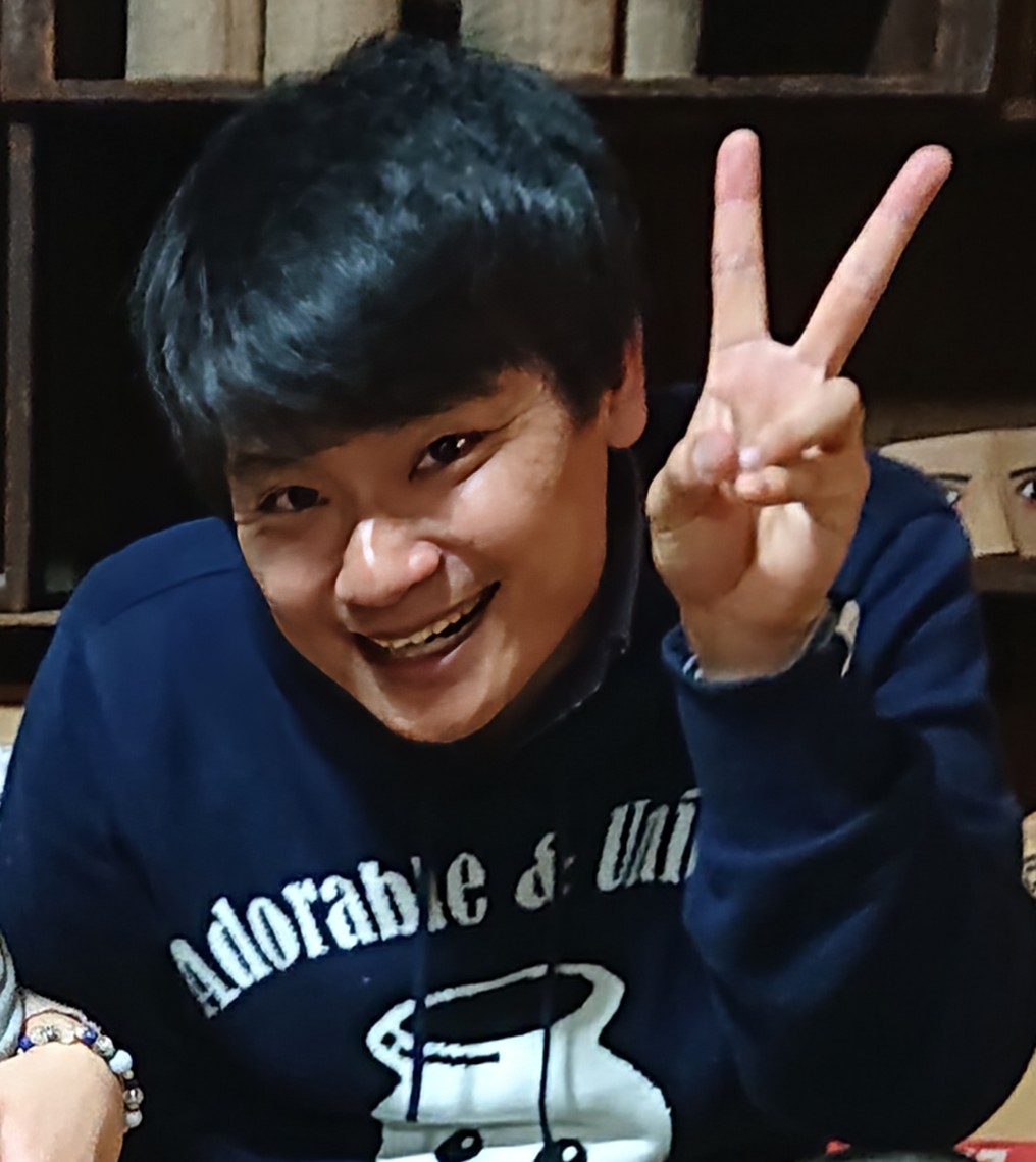 夢や目標も聞いてた

本業のお笑いもだし
一番やりたい音楽や
斧投げでカナダ行くこと
全部応援したかった

最期のかけスタでも
笑顔でまたねしたのに
またねはいつやねん
LINEもはよ既読つけろや

本当に突然すぎたから
まだ実感ないんだよな
だから勝手に祝うぞ😊
38歳おめでとう太廊🎉

#HBD
#太廊