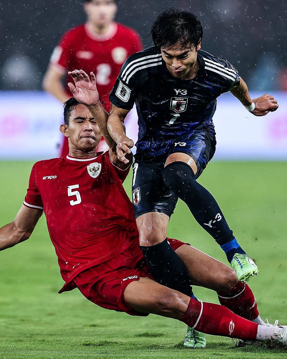 labiebsadat's tweet photo. Rizky Ridho tampil bak anomali untuk pemain Timnas 🇮🇩Indonesia.

Menjadi satu dari dua pemain line-up malam ini yang berasal dari Liga-1.

Tampil solid, simple &amp; elegan. Terlepas dari result buruk, Ridho sekali lagi menunjukan kualitas mumpuni.

With all due respect, you’re rock! https://t.co/hfV2qXfn2X