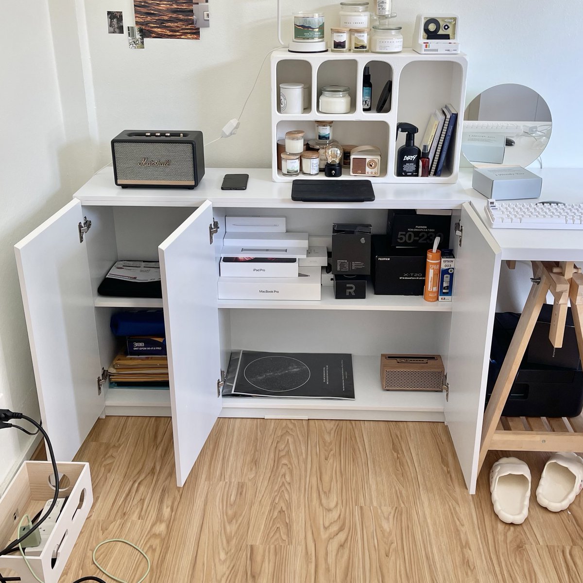 แนะนำตู้ทับขอบสีขาว ที่ต่อให้ห้องมินิมาร์ทแค่ไหน ก็ยังคุมโทนอยู่ 5555 นี่สั่งมา 2 ตู้เลย ประทับใจมาก ราคาไม่แพง งานดี ใส่ของได้เยอะ มาแบบประกอบเสร็จพร้อมใช้งาน 👍🏻