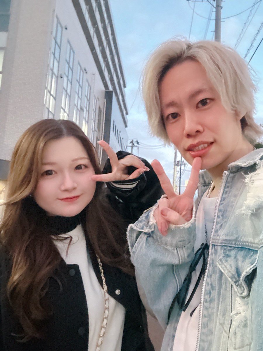 daichin1221's tweet photo. マイホーム🏠
東北のLIVEはセトリ、雰囲気、人全部最高で一番楽しい。
みんな大人になって参戦回数減ったりして、会うのがほんと久しぶりってのが多いけど久しぶりに会っても落ち着く感じいい。
今回も来れなくて最近会えてない人達にも会いたいもんだ💭💭

また夫婦で参戦出来たのも良かったな🐵🐷 https://t.co/WWnNdKMICE