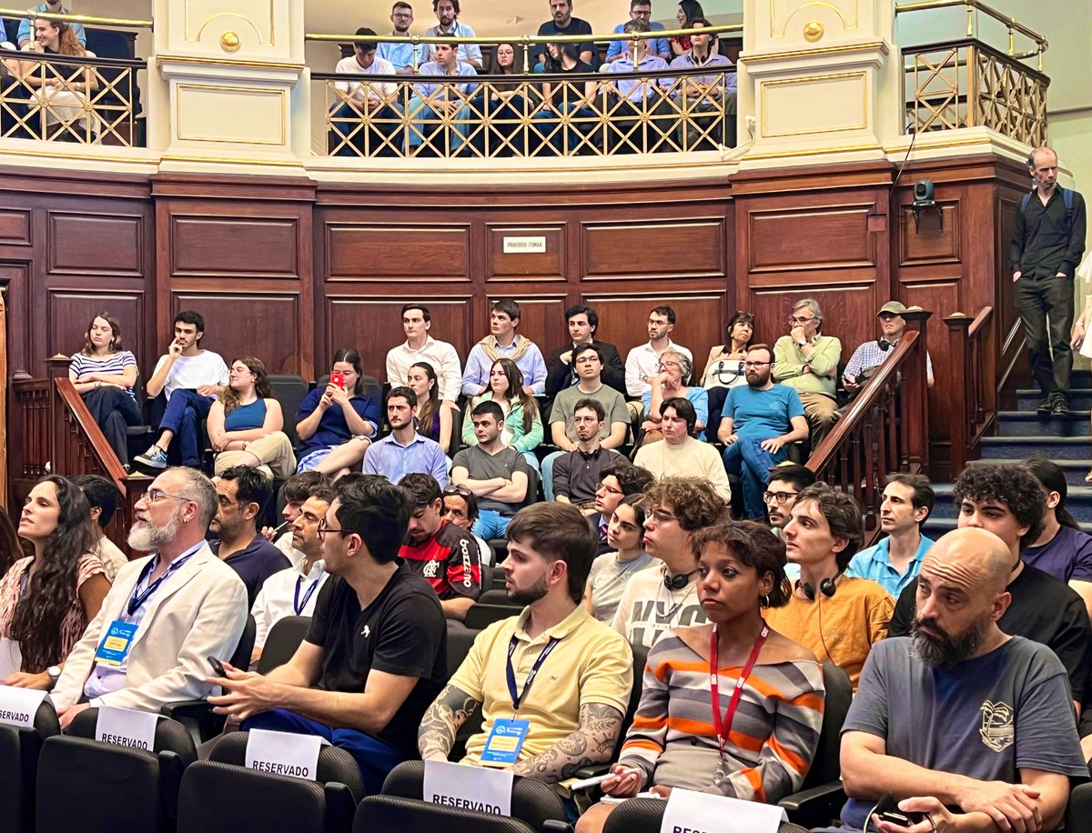 Universidad de la República (@udelaruy) on Twitter photo 🔴 AHORA | En el Paraninfo, la Udelar recibe al ganador del <a href="/NobelPrize/">The Nobel Prize</a> en Ciencias Económicas 2024, James Robinson para homenajearlo con el título de Doctor Honoris Causa.
📽️ No te pierdas la ceremonia en vivo: youtube.com/watch?v=awUHJN… 🔴 AHORA | En el Paraninfo, la Udelar recibe al ganador del <a href="/NobelPrize/">The Nobel Prize</a> en Ciencias Económicas 2024, James Robinson para homenajearlo con el título de Doctor Honoris Causa.
📽️ No te pierdas la ceremonia en vivo: youtube.com/watch?v=awUHJN…