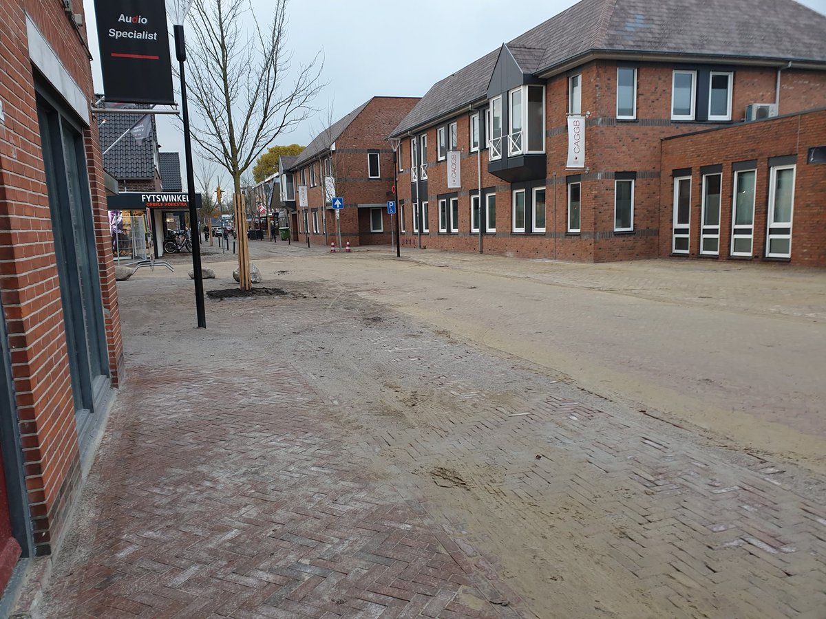 Dropshop1990's tweet photo. De Kerkstraat is weer OPEN!
Je kunt weer parkeren🚗🚙 voor de Dropshop🌞 https://t.co/Yr4A2MLFWY