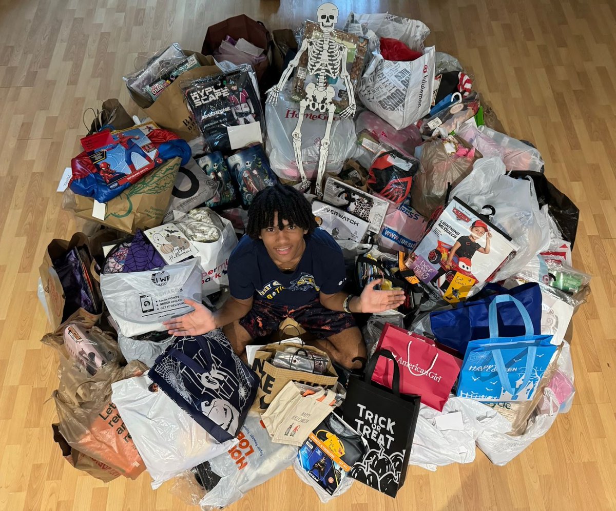 A HUGE thank you to our students, parents &amp; the STA Robotics Team for making the Halloween Costume Drive a success!

Special shoutout to Sophomore Dhiren Cottrell for organizing this effort, collecting 200+ costumes for Women in Distress, Kids in Distress &amp; Lotus House!